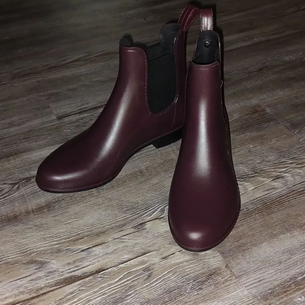 Sam Edelman Tinsley eggplant purple ankle rain boots Sz 7